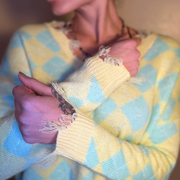 Frayed V-Neck Argyle Preppy Sweater in Light Blue and Yellow - Picture 2 of 4